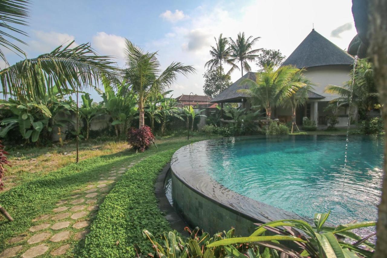 Queen At Gunung Sari Hotel
