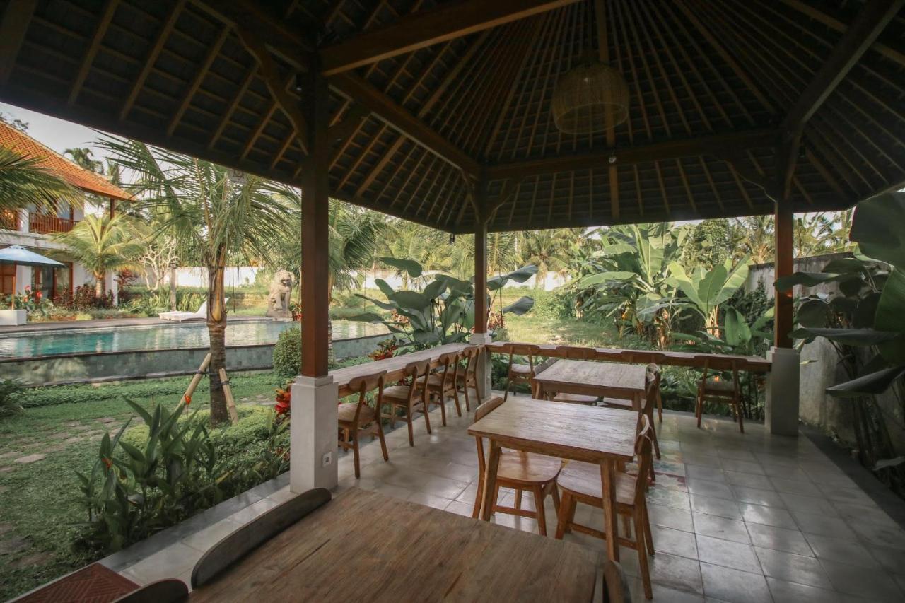 Queen At Gunung Sari Hotel